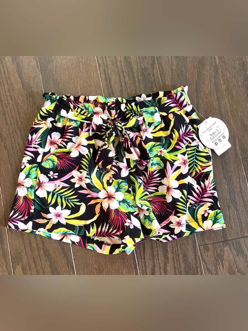 Jolie & Joy Black Floral Paperbag Tie Waist Flowy Shorts W/ Pockets- Sz M- NWT